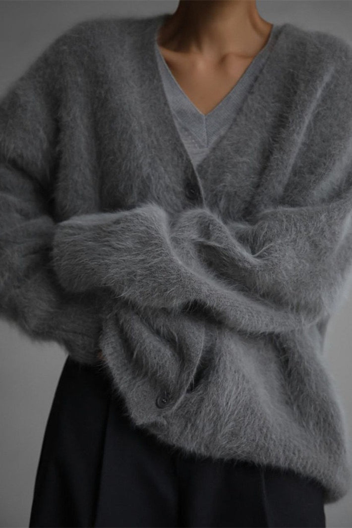 Well Tailored Cardigan with a Graceful Silhouette