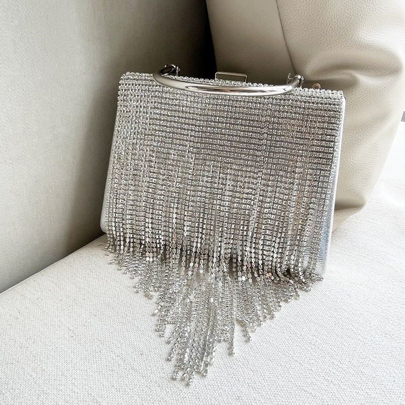 Well Tailored Bag with a Graceful Silhouette
