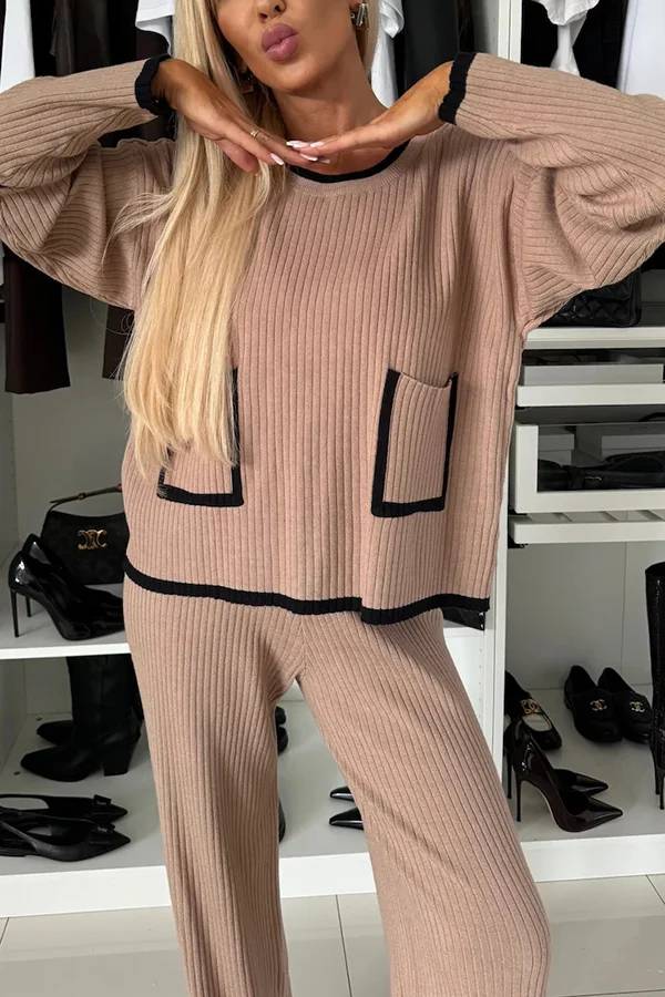 Well Tailored Pants with a Graceful Silhouette