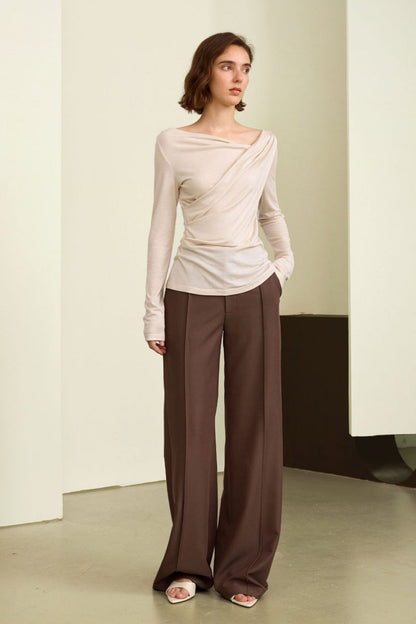 Sophisticated Trousers with a Clean Classic Look