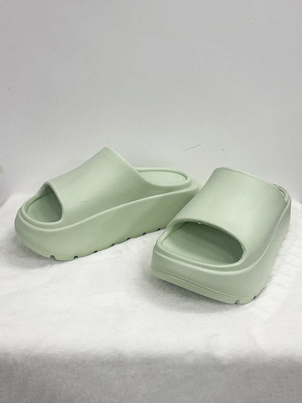Well Tailored Shoes with a Graceful Silhouette