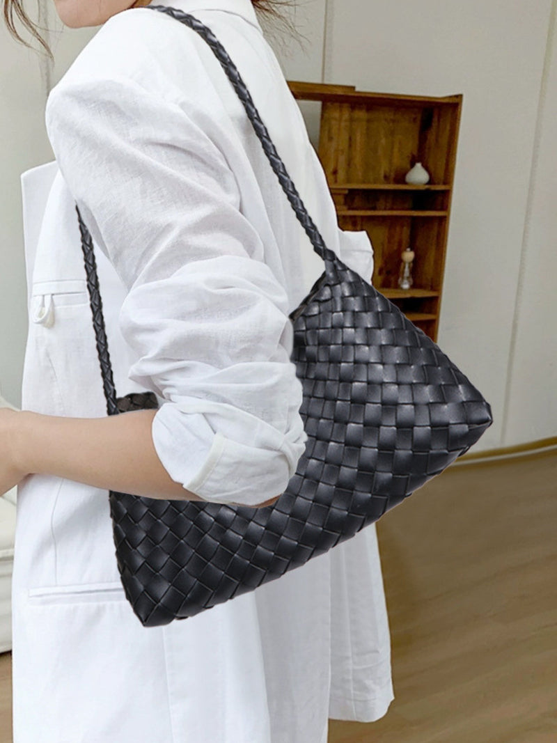 Gracefully Styled Bag for Any Occasion