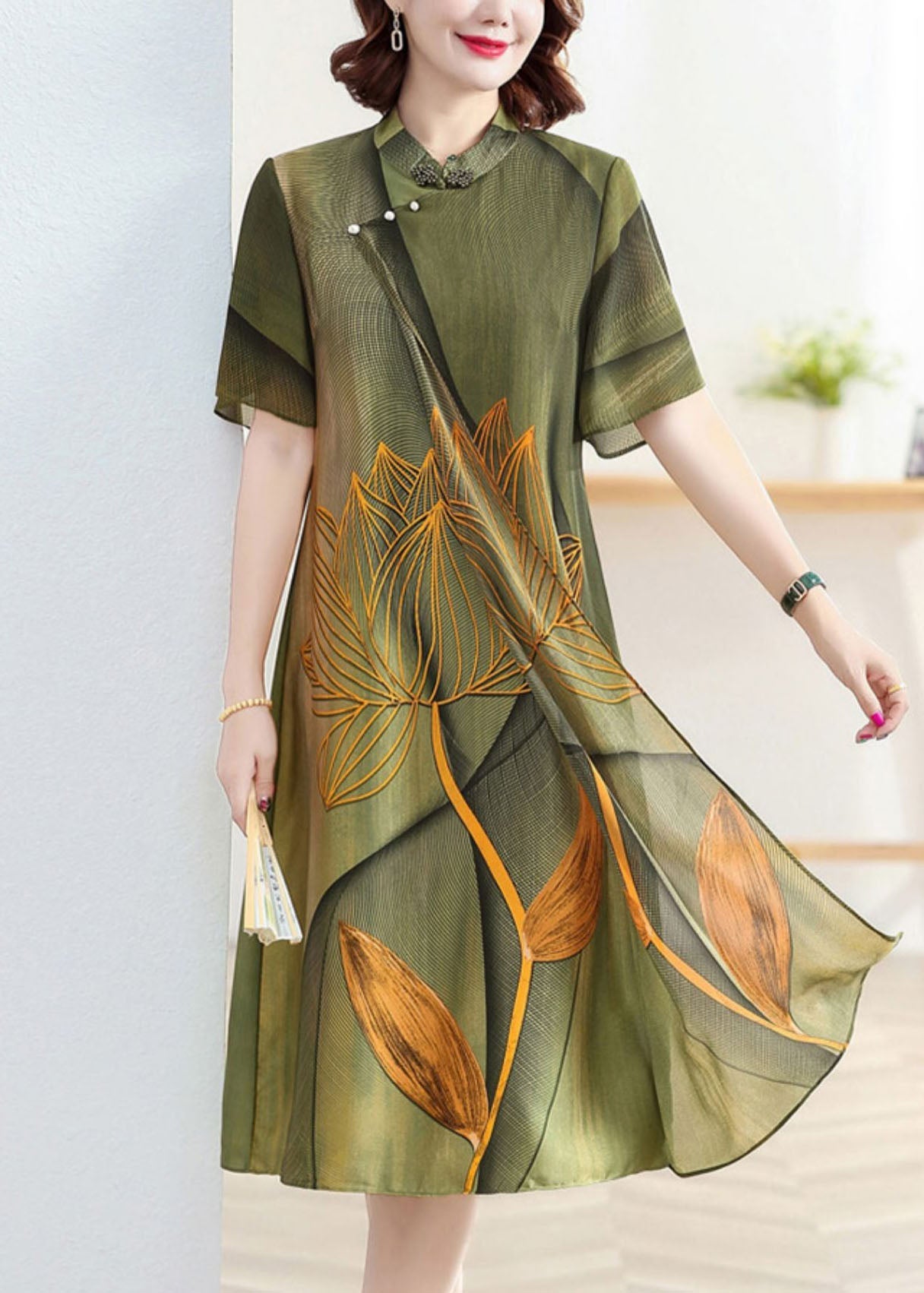 Well Tailored Dress with a Graceful Silhouette