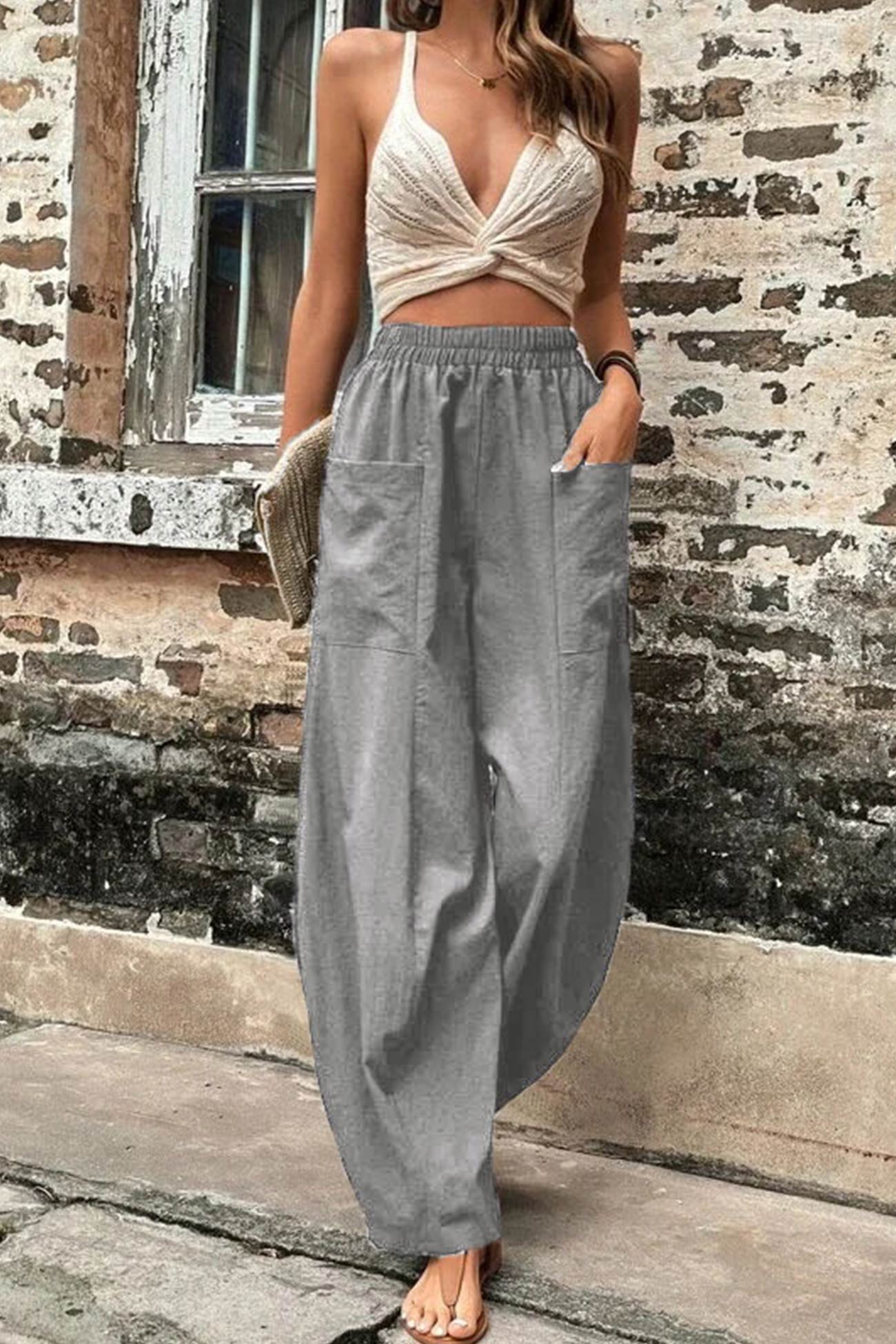 Effortlessly Elegant Pants with a Timeless Design