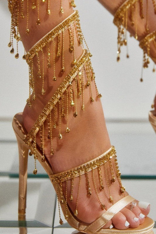 Effortlessly Elegant Heels with a Timeless Design