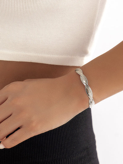 Effortlessly Elegant Garment with a Timeless Design