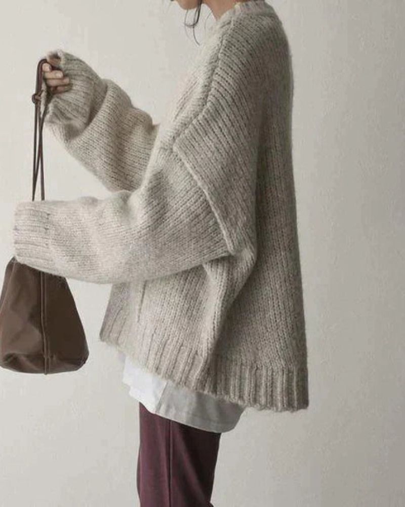 Well Tailored Sweater with a Graceful Silhouette