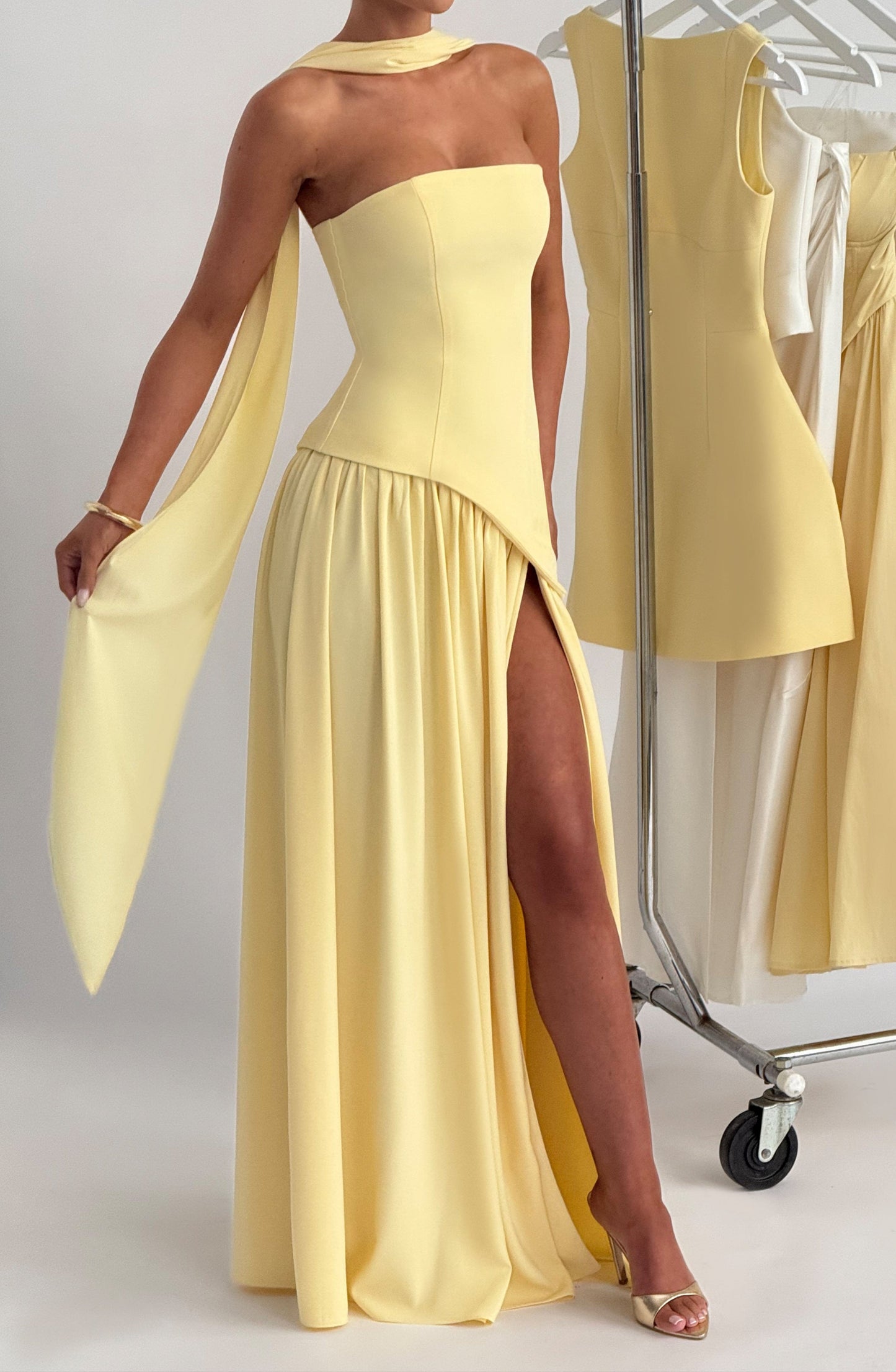 Well Tailored Dress with a Graceful Silhouette
