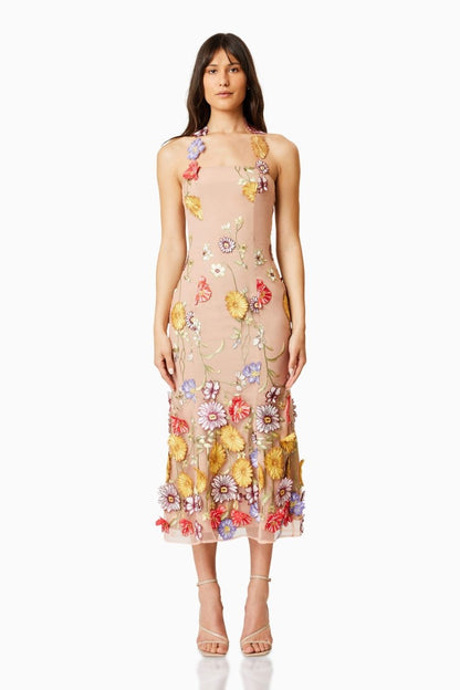 Well Tailored Dress with a Graceful Silhouette