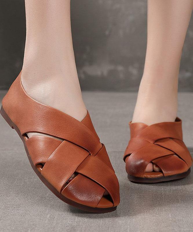 Well Tailored Sandals with a Graceful Silhouette