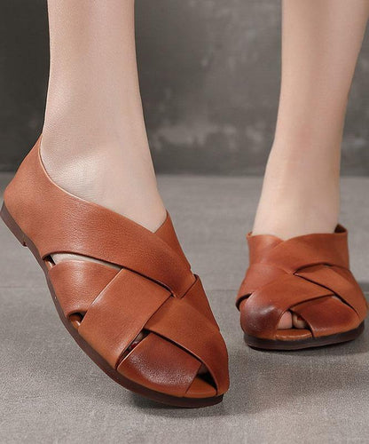 Well Tailored Sandals with a Graceful Silhouette