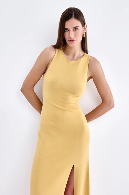 Effortlessly Elegant Sweater with a Timeless Design