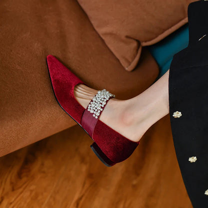 Well Tailored Shoes with a Graceful Silhouette