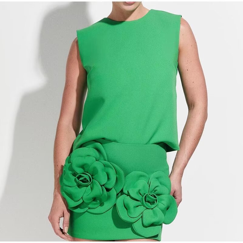 Well Tailored Top with a Graceful Silhouette