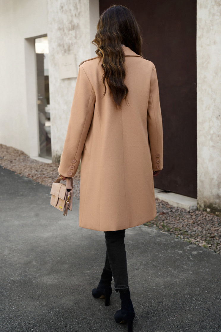 Well Tailored Coat with a Graceful Silhouette