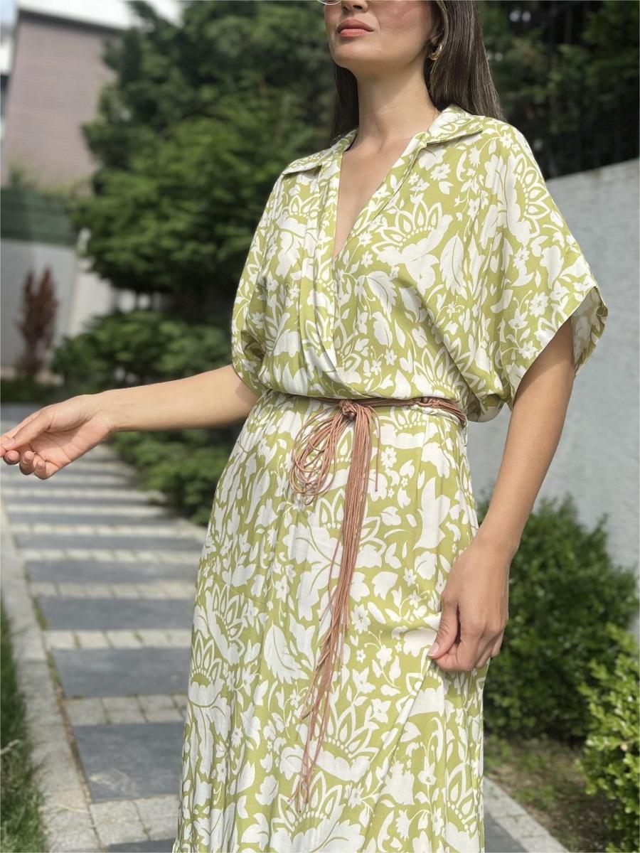 Effortlessly Elegant Dress with a Timeless Design