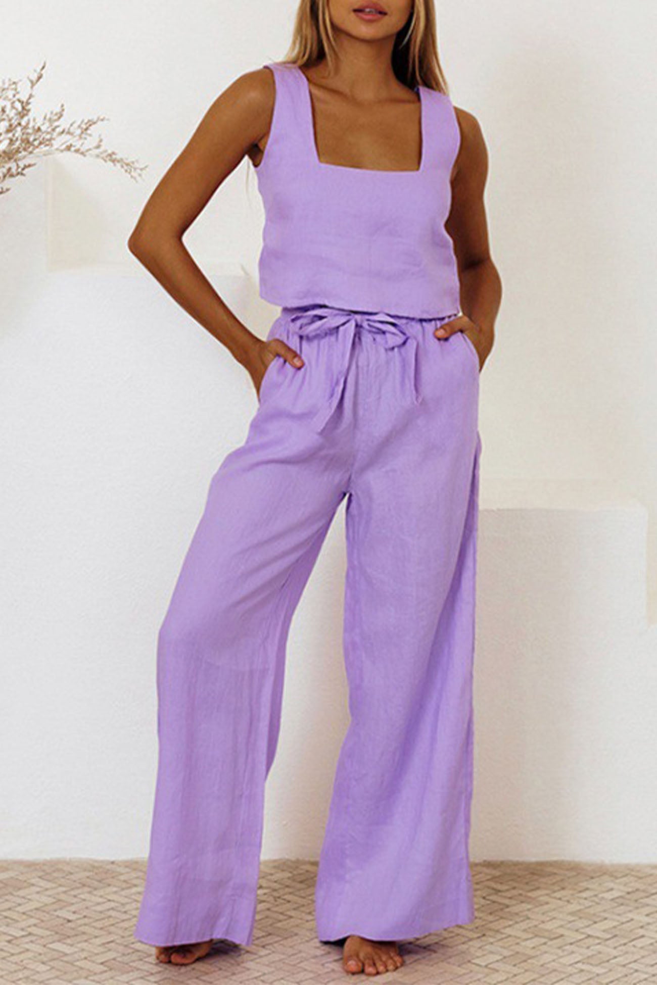 Effortlessly Elegant Pants with a Timeless Design