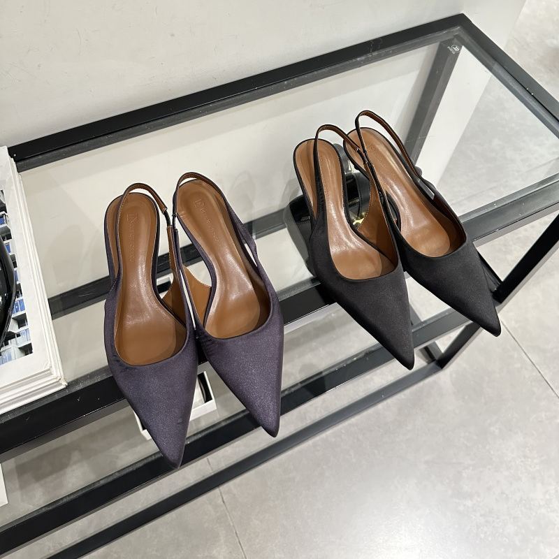Gracefully Styled Garment for Any Occasion