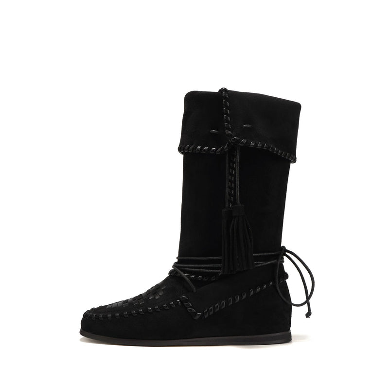 Polished Boots with an Effortless Classic Look