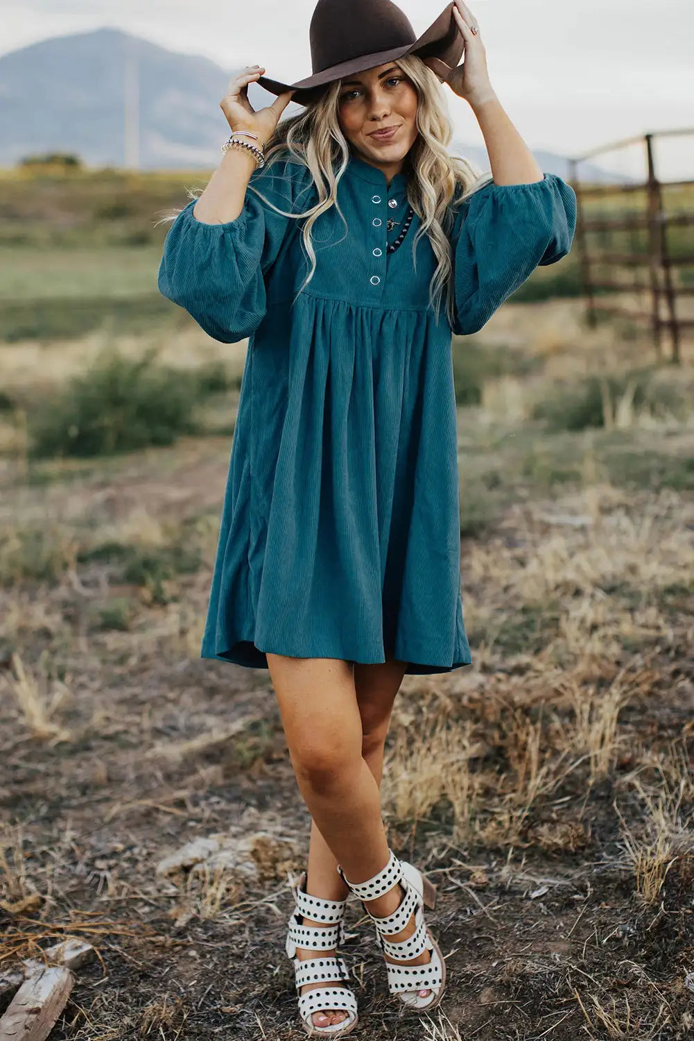 Effortlessly Elegant Dress with a Timeless Design
