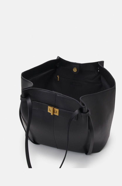 A Vintage Style Bag with Delicate Timeless Details