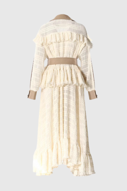 Well Tailored Coat with a Graceful Silhouette