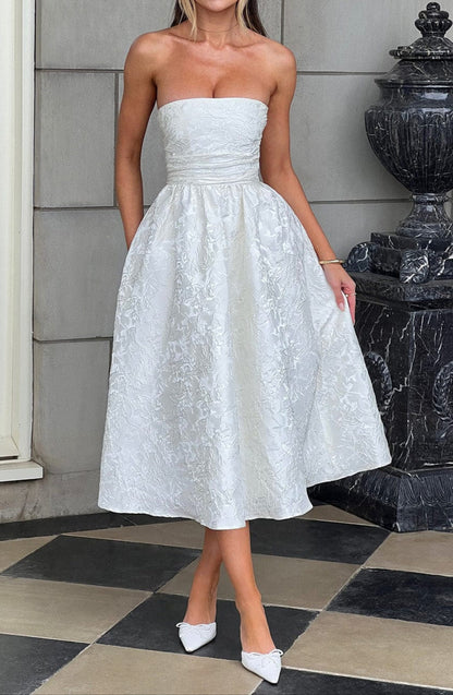 Classic Vintage Dress with a Flattering Fit