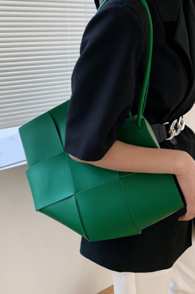 Beautifully Crafted Bag in a Classic Style