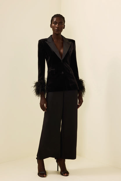 Effortlessly Elegant Garment with a Timeless Design