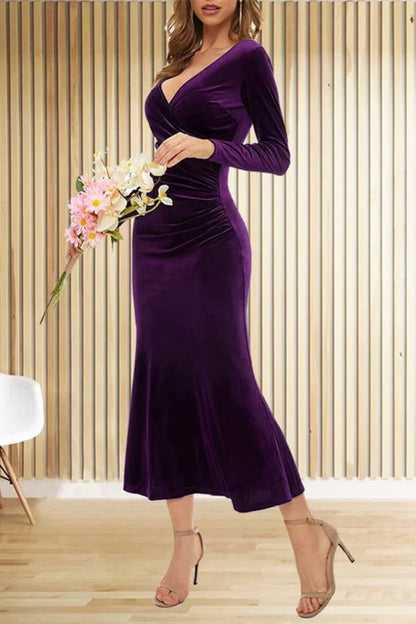 Beautifully Finished Dress in a Timeless Design