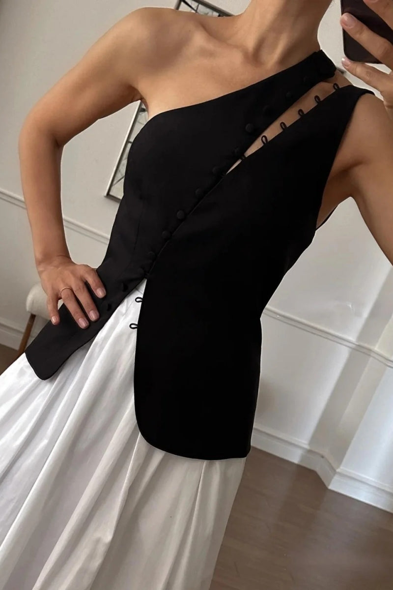 Effortlessly Elegant Top with a Timeless Design