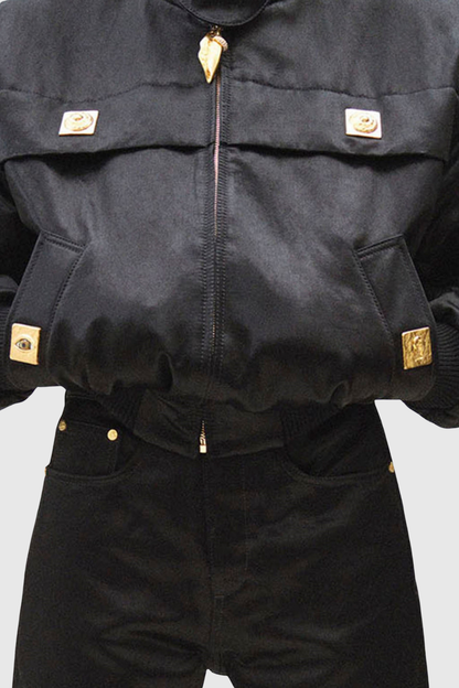 Effortlessly Elegant Jacket with a Timeless Design