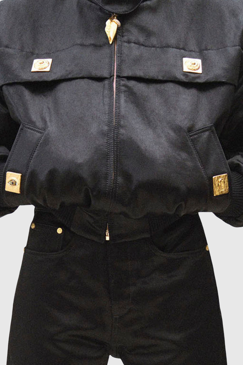 Effortlessly Elegant Jacket with a Timeless Design