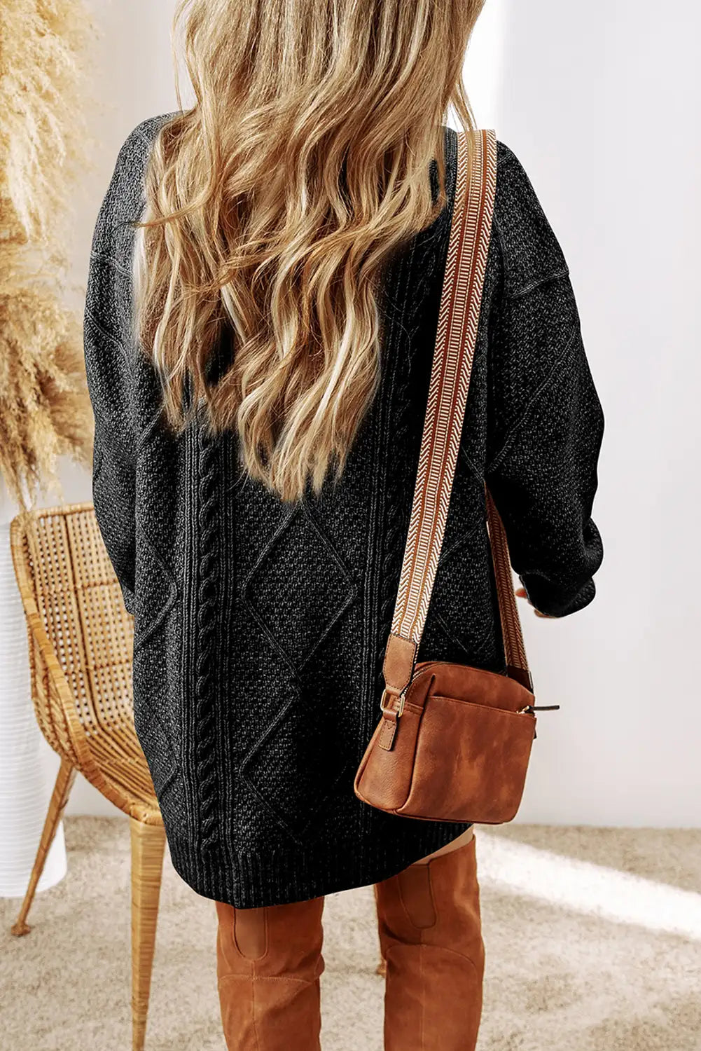 Effortlessly Elegant Sweater with a Timeless Design