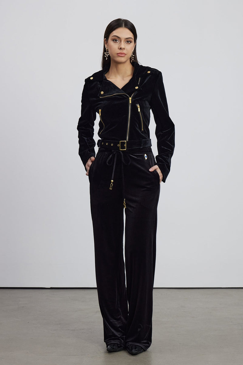 Well Tailored Pants with a Graceful Silhouette