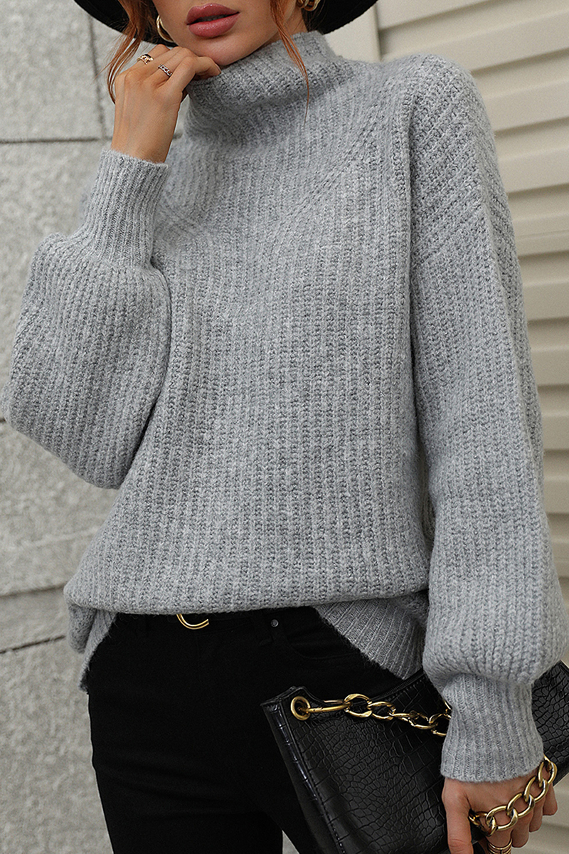 Well Tailored Sweater with a Graceful Silhouette