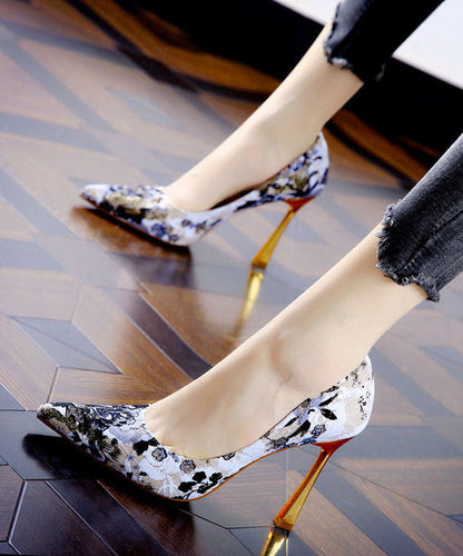 Effortlessly Elegant Heels with a Timeless Design