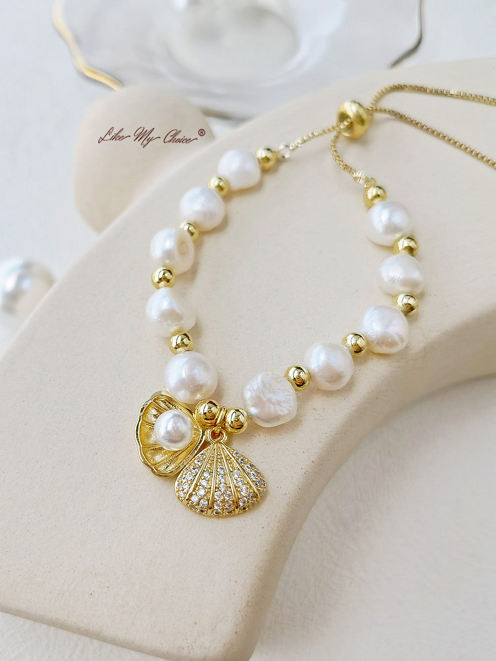 Effortlessly Elegant Garment with a Timeless Design