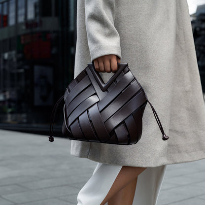Well Tailored Bag with a Graceful Silhouette