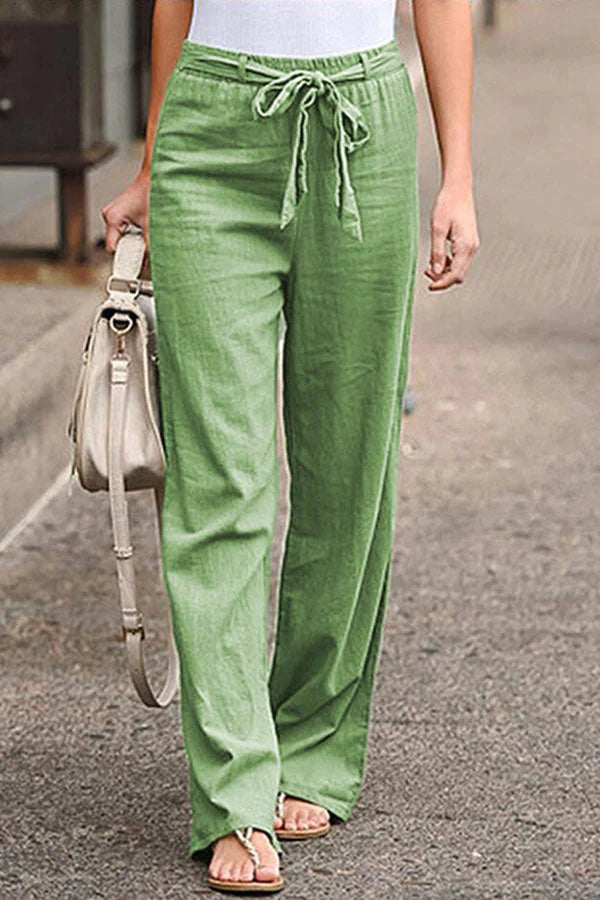 Effortlessly Elegant Pants with a Timeless Design