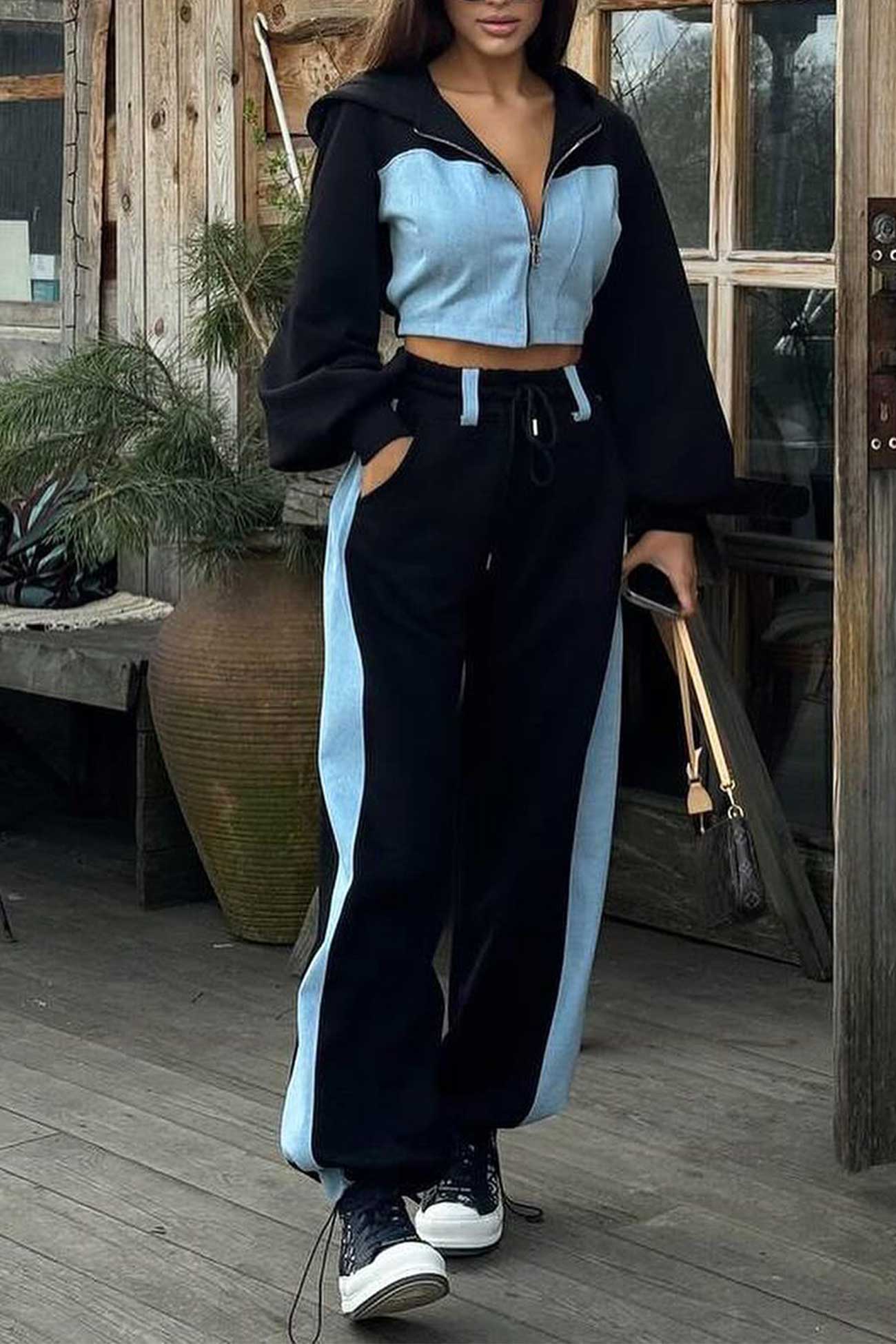 Effortlessly Elegant Pants with a Timeless Design