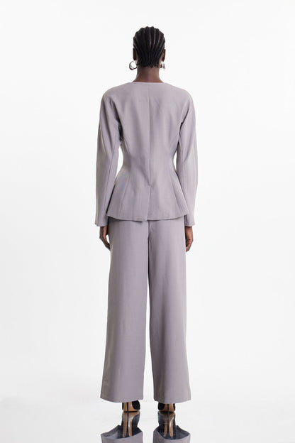Well Tailored Pants with a Graceful Silhouette