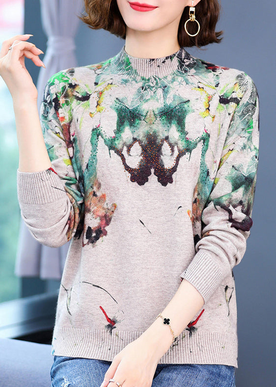 Well Tailored Sweater with a Graceful Silhouette