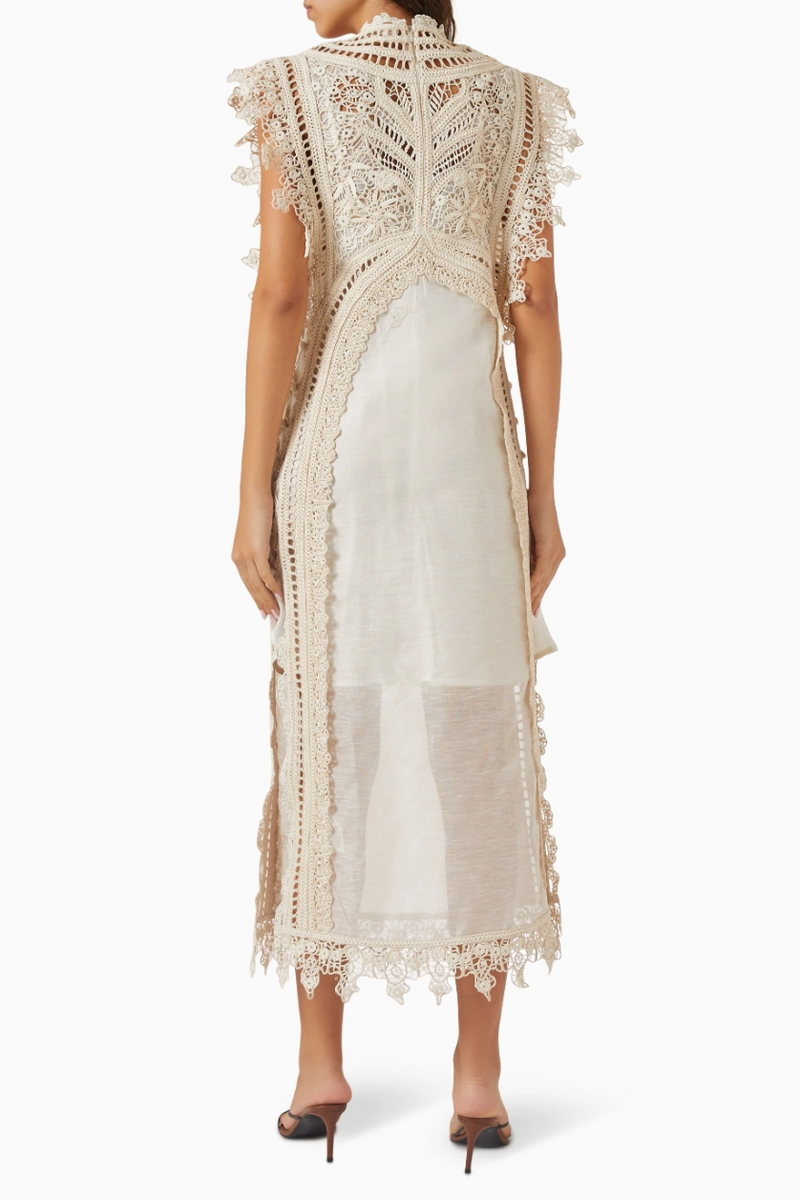 Beautifully Finished Dress in a Timeless Design