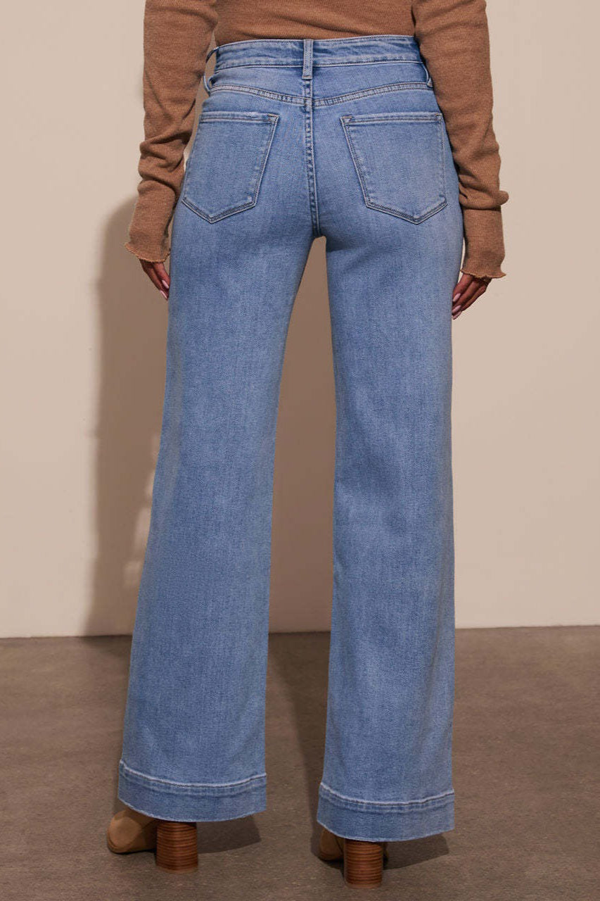 Effortlessly Elegant Garment with a Timeless Design
