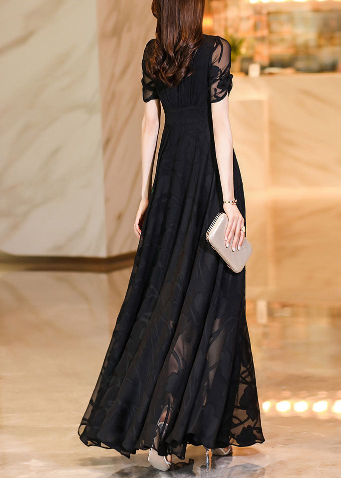 Beautifully Finished Dress in a Timeless Design