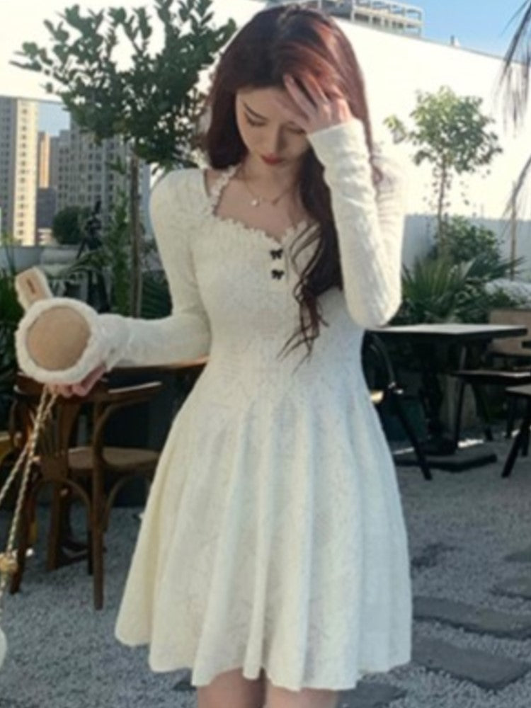 Beautifully Finished Dress in a Timeless Design
