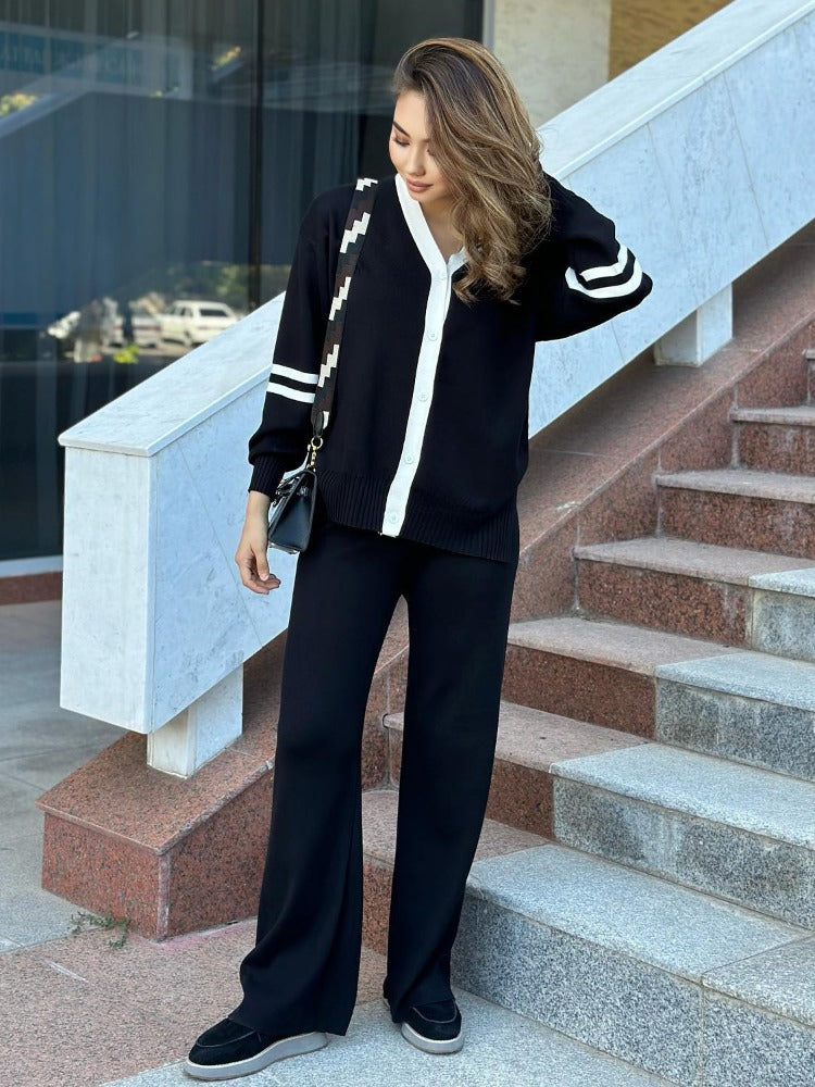 Effortlessly Elegant Pants with a Timeless Design
