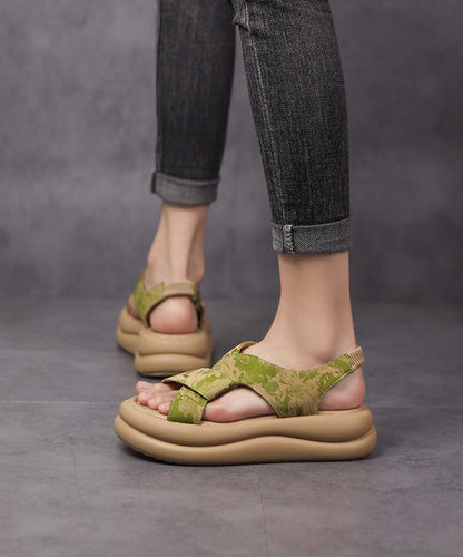 Effortlessly Elegant Sandals with a Timeless Design