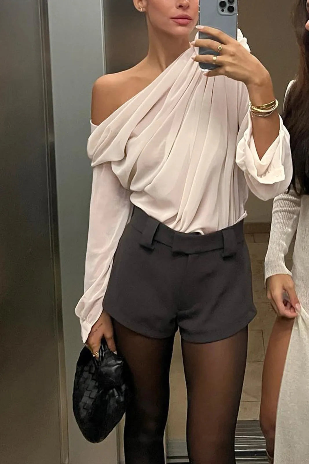 Beautifully Finished Top in a Timeless Design